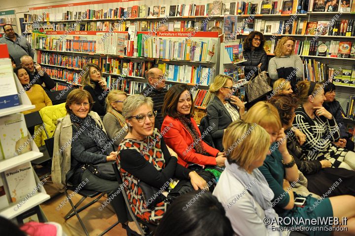 EGS2015_06647.jpg - venerdì 27 marzo 2015 - ore 18.00, Libreria Feltrinelli Point Corso della Repubblica 106 Arona Andrea Vitali ha presentato il suo ultimo libro "La ruga del cretino"