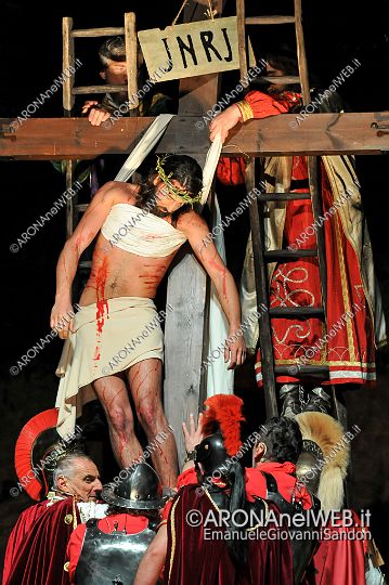 EGS2015_07860.jpg - Gesù viene deposto dalla croce - Il Venerdì Santo di Romagnano Sesia