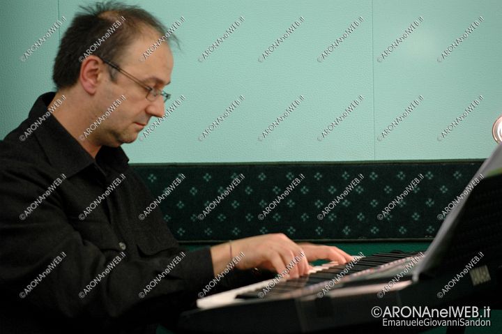 EGS2008_17497.jpg - Marino Mora al pianoforte