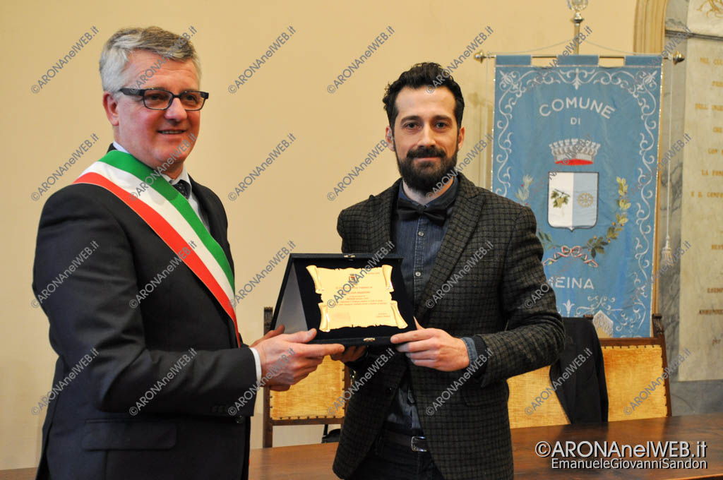 EGS2016_00562 | Il sindaco Fabrizio Barbieri conferisce il premio al dottor Luca Ragazzoni