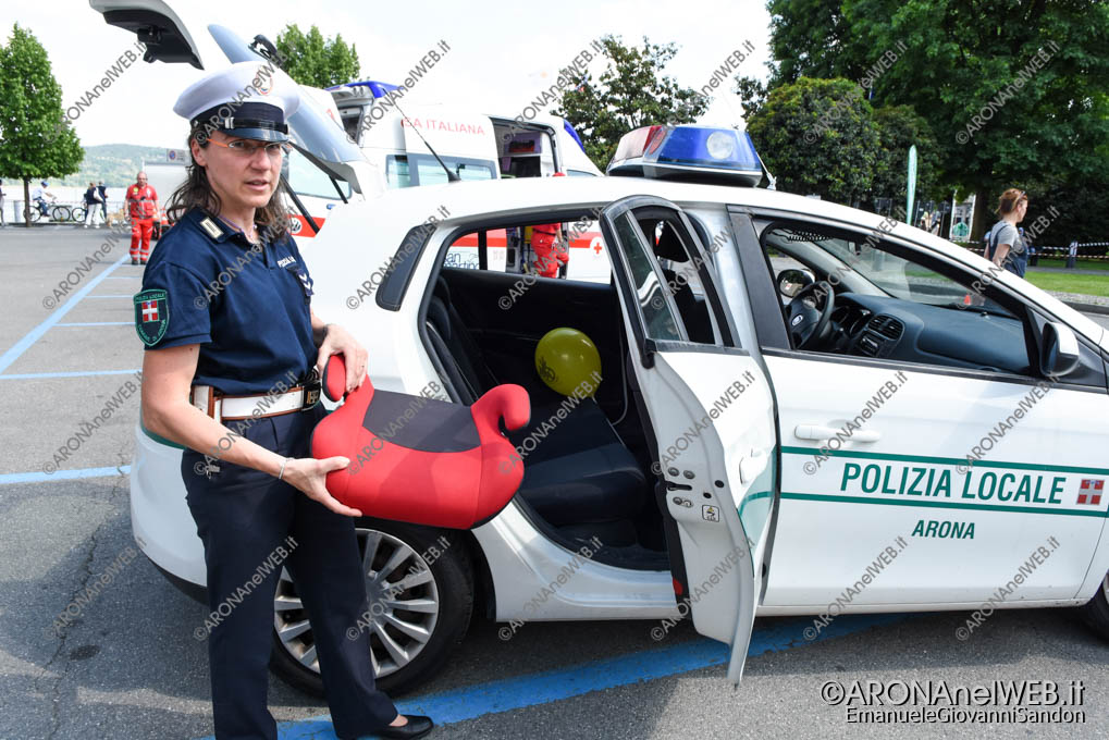 EGS2018_11529 | Polizia locale di Arona, come sedersi correttamente in auto