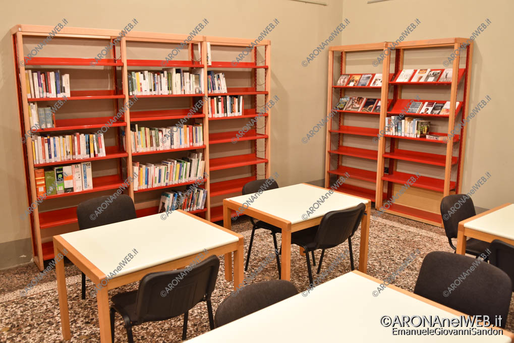 EGS2018_39016 | La micro-biblioteca aperta nella sala Tommaso Moro del Comune di Arona