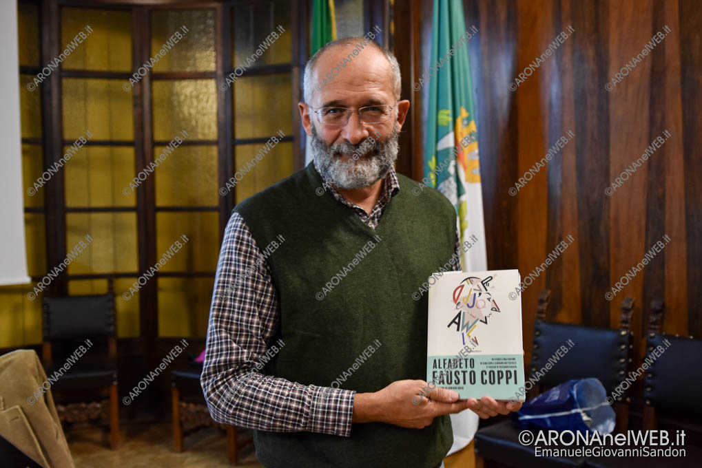 EGS2019_37524 | Gino Cervi, autore del libro "Alfabeto Fausto Coppi"