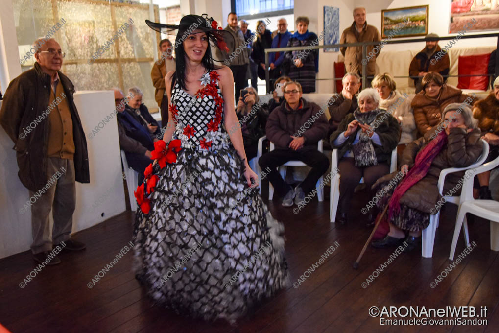 EGS2019_41394 | Silvia Ceffa indossa un abito con materiali riciclati di Caterina D'Agostino