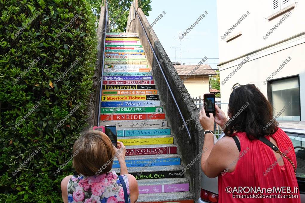 EGS2020_06300 | la passerella "Una scalinata di libri"