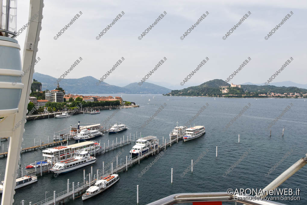 EGS2021_05286 | Il panorama sul lago dalla Ruota Panoramica in Piazzale Aldo Moro ad Arona