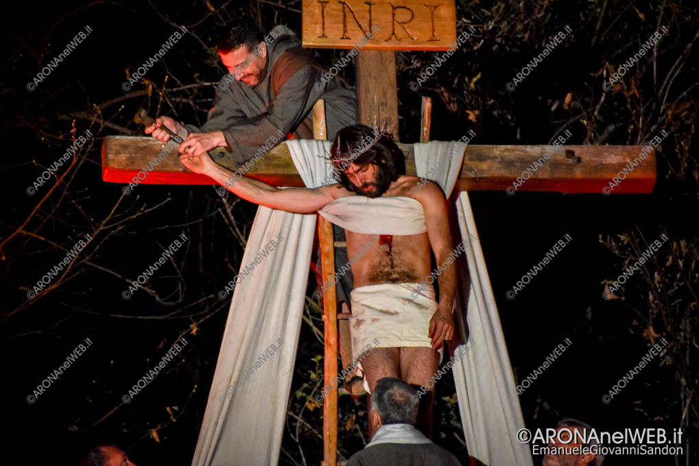 EGS2022_04672 | Via Crucis di Quarona - Gesù è deposto dalla Croce