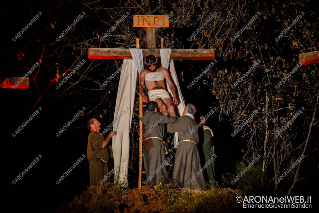 EGS2022_04678 | Via Crucis di Quarona - Gesù è deposto dalla Croce
