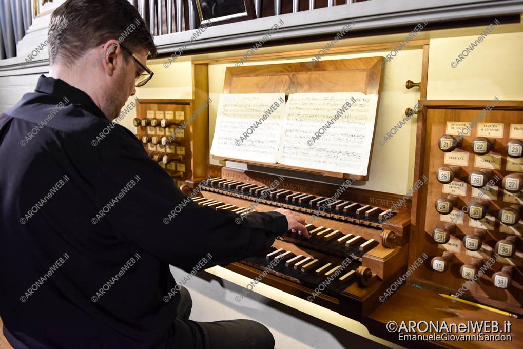 EGS2022_08646 | Markku Mäkinen, organista sull'organo Bartelli-Dell'Orto-Lanzini della Chiesa Collegiata di Arona
