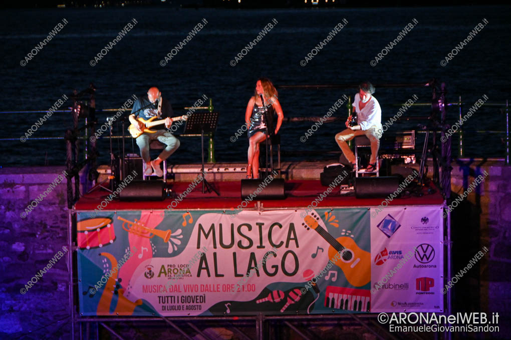 EGS2022_12632 | Musica al lago in piazza del Popolo ad Arona con Marta e Carlo