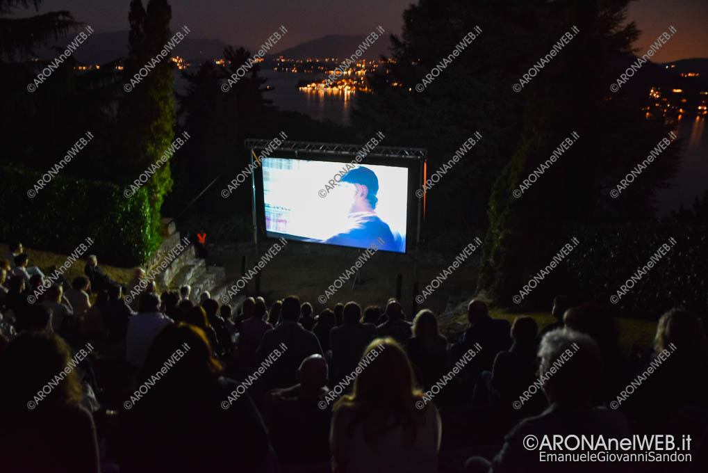 EGS2022_20882 | Arona Città Teatro 2022 - Proiezione del documentario Songs of the water spirits nell'anfiteatro di Villa Zuccoli a Dagnente