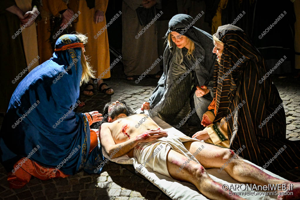 EGS2023_10169 | Le donne piangono Gesù e consolano Maria - Il Venerdì Santo a Maggiora