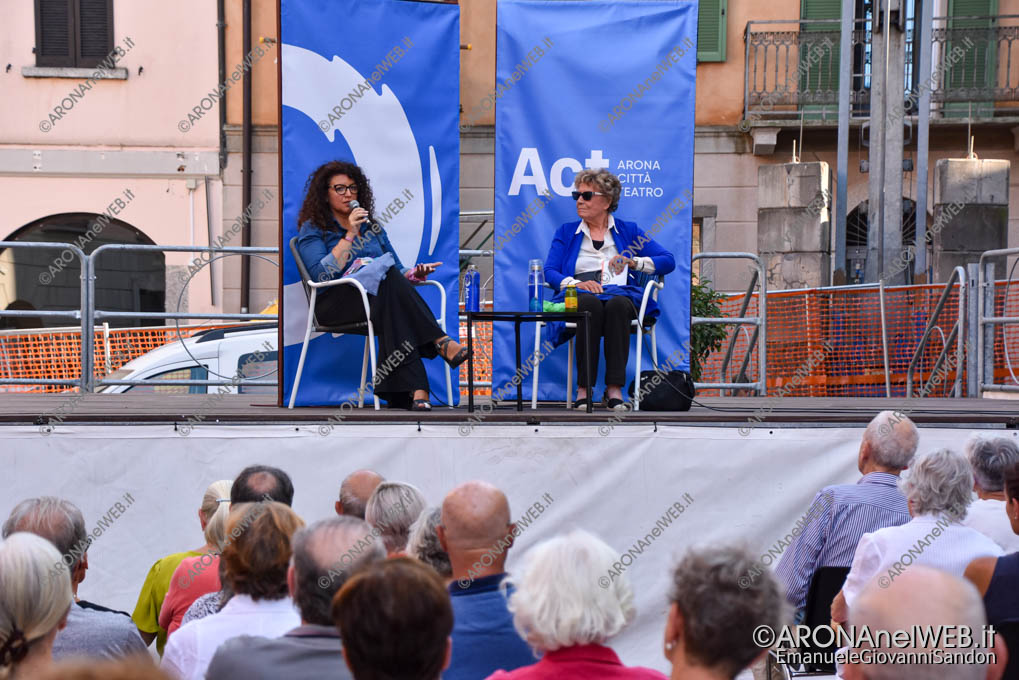 EGS2023_30758 | Dacia Maraini dialoga con Serena Galasso ad Arona Città Teatro sull’acqua 2023