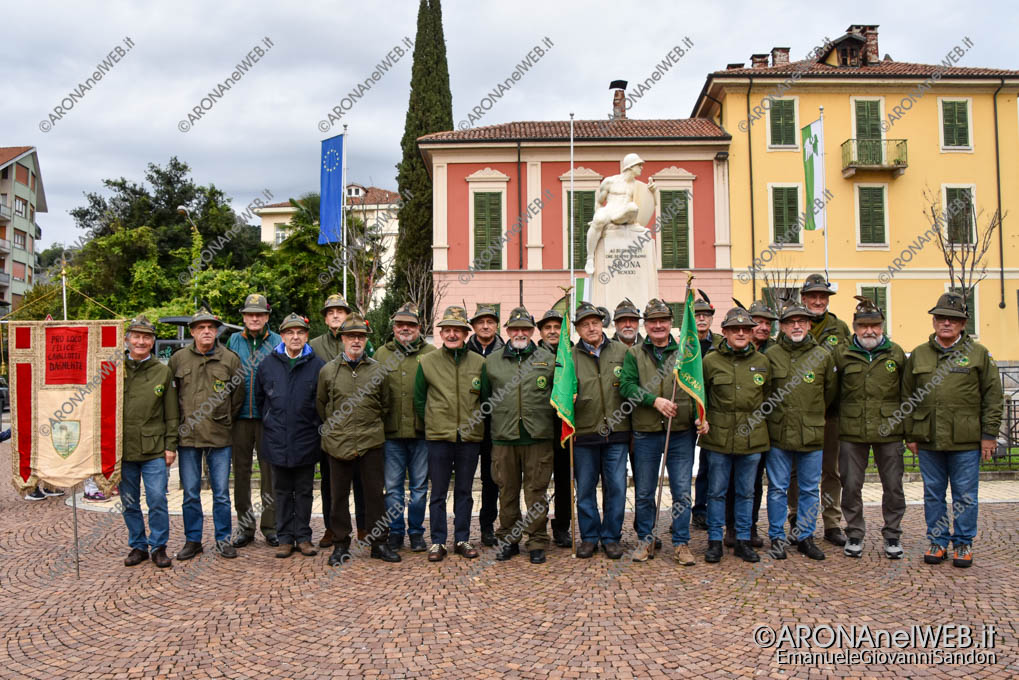 EGS2023_38432 | Il Gruppo Alpini di Arona alla commemorazione del IV Novembre "Ricordo della Grande Guerra"